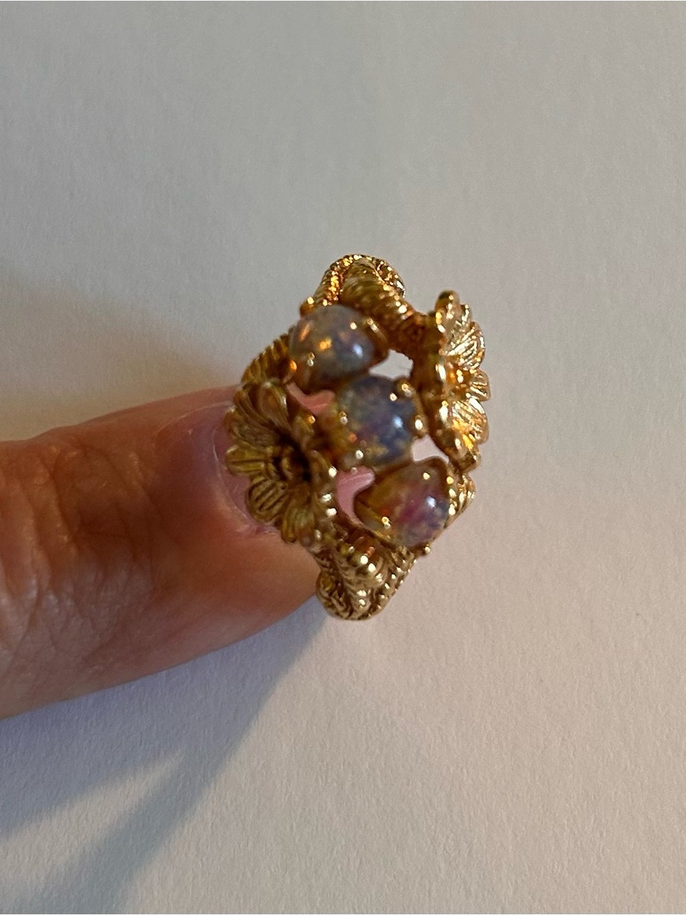 Avon 1970’s Vintage Gold Floral Ring with Pink Opalescent Cabochons - Picture 2 of 8